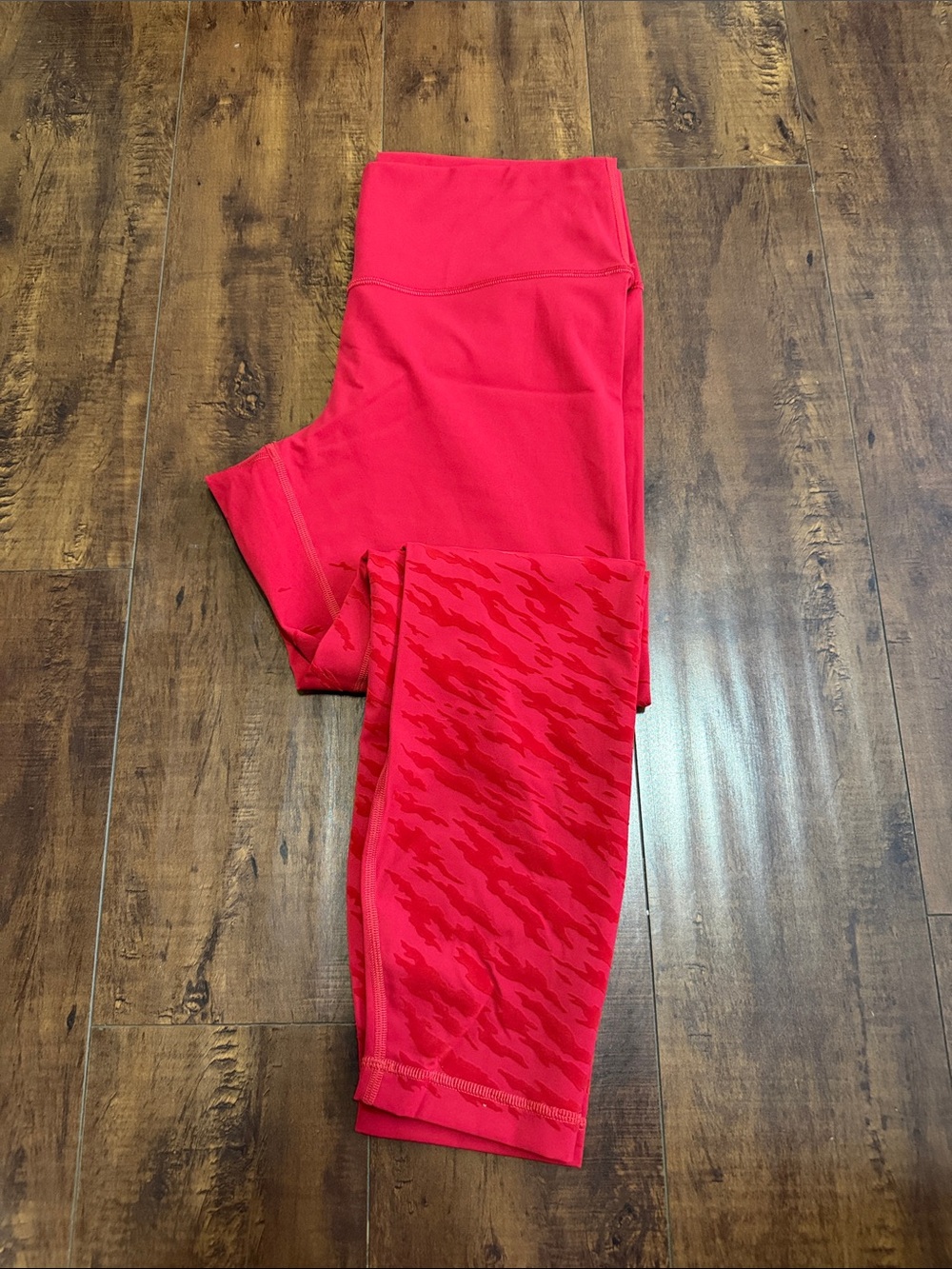 lululemon athletica Wunder UnderBright Red Performance Leggings with Tonal Print